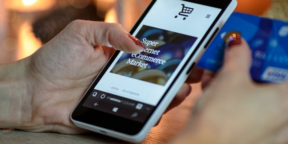 Best Shopify Themes for Clothing Stores 2025